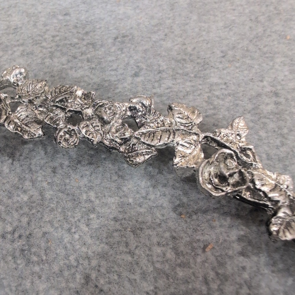 Vintage Silver Tone Cast Metal Rose Floral Wreath Stand Circular - Picture 4 of 8